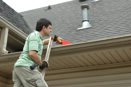 Clear View Cleaning - Cleaning gutter